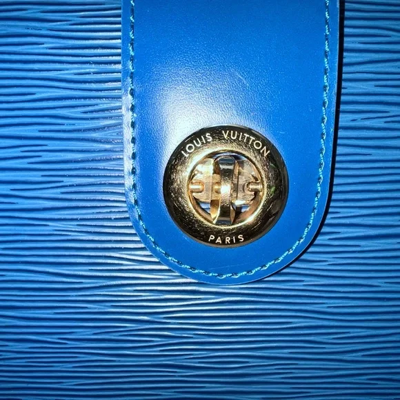 Louis Vuitton Epi Capucines Handbag - Picture 12 of 12